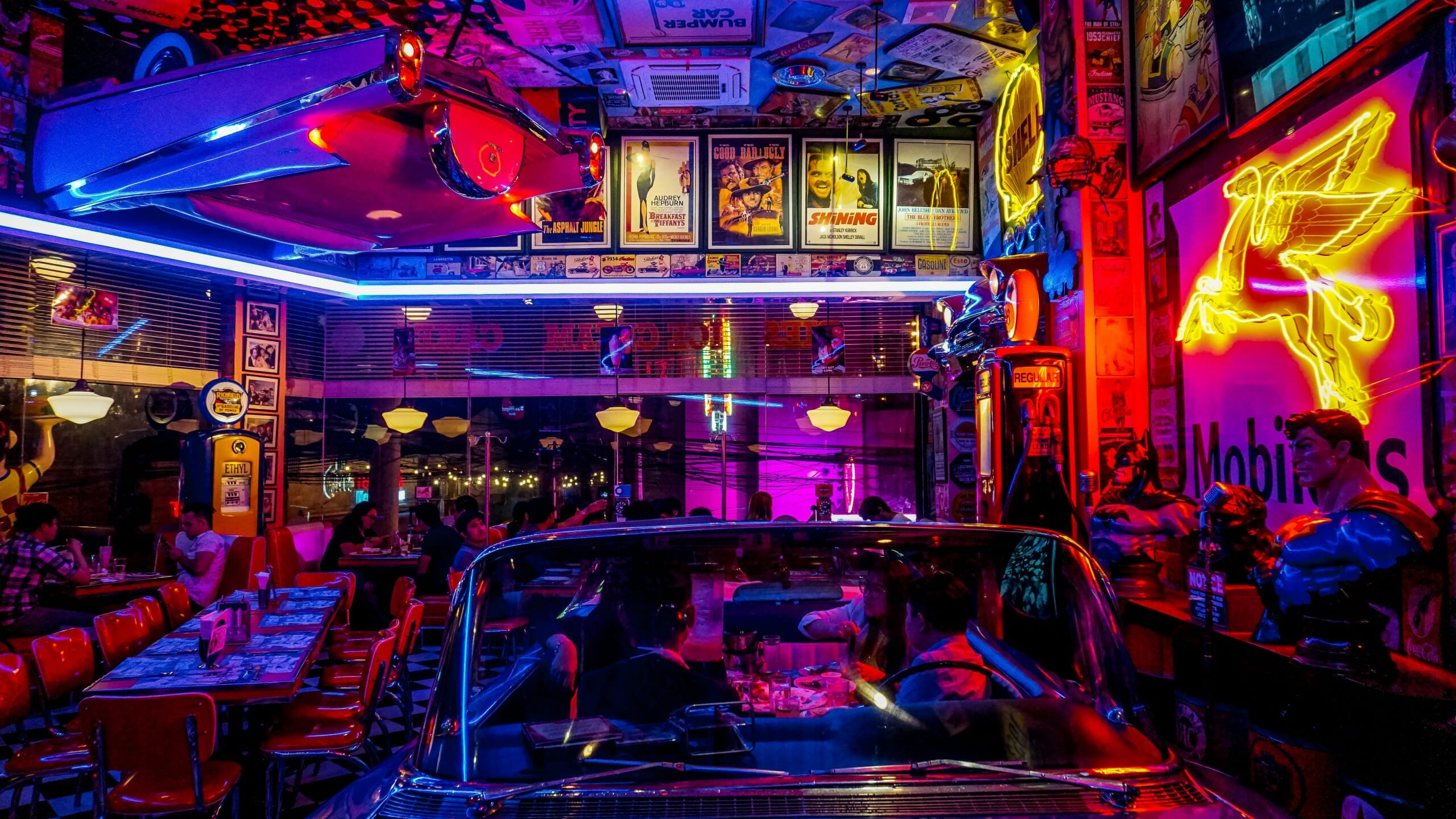 Night Life In UK – Neon Lights With Colorful Decoration for Young night
