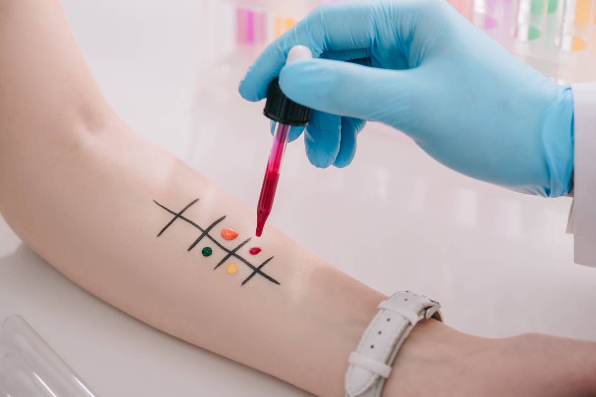 cropped-view-of-doctor-holding-pipette-with-liquid-2024-11-17-10-31-41-utc (1)