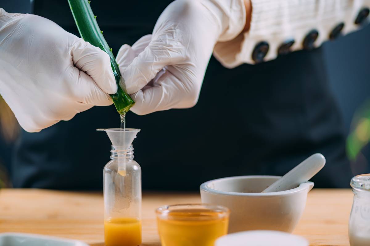 diy-cream-at-home-squeezing-aloe-vera-gel-for-ho-2024-10-21-16-23-10-utc (1)