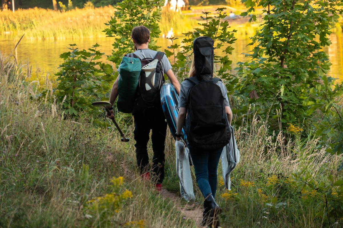 young-couple-going-away-home-after-camping-day-tog-2024-12-01-11-15-40-utc (1)