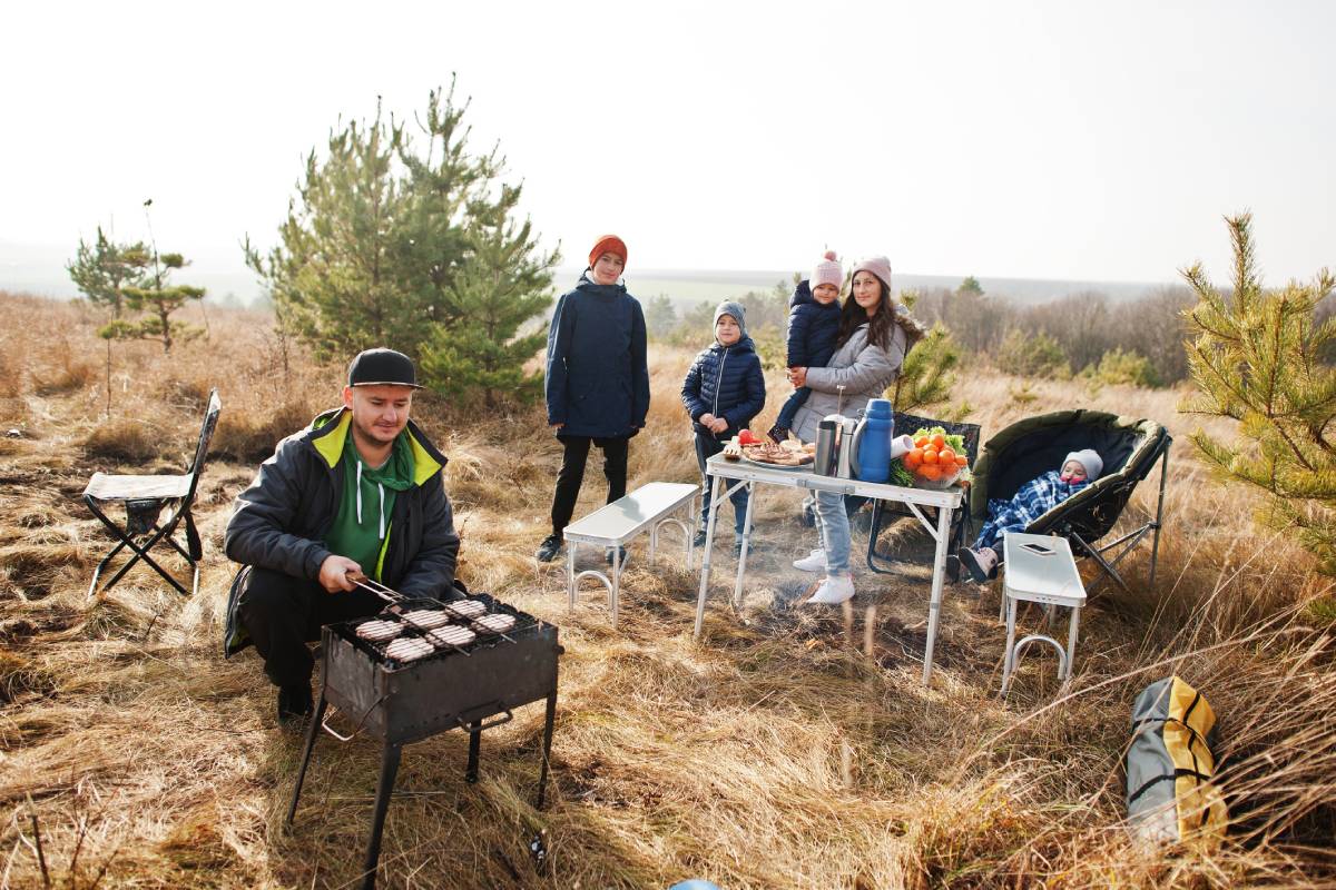 large-family-with-four-kids-barbecuing-on-a-deck-i-2025-02-10-10-35-29-utc (1)