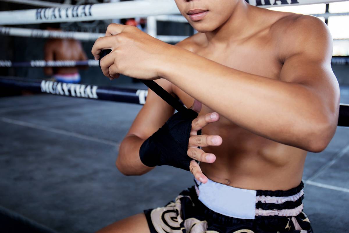 Boxer are wrapping hand.